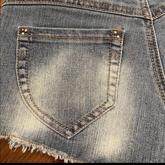 Jolt women’s Denim shorts. Size 0 - Picture 6 of 11